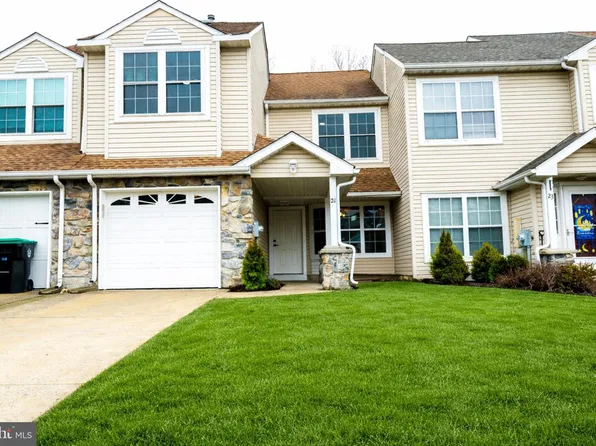 21 Park Side Dr, Sicklerville, NJ 08081