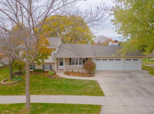 1500 E Meadow Grove Blvd, Appleton, WI 54915