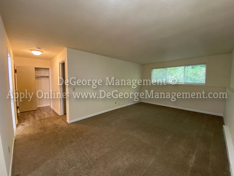 Woodside Court Apartments — Photo 22