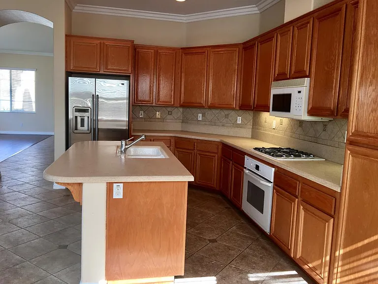 2554 High Trail Ct — Photo 3