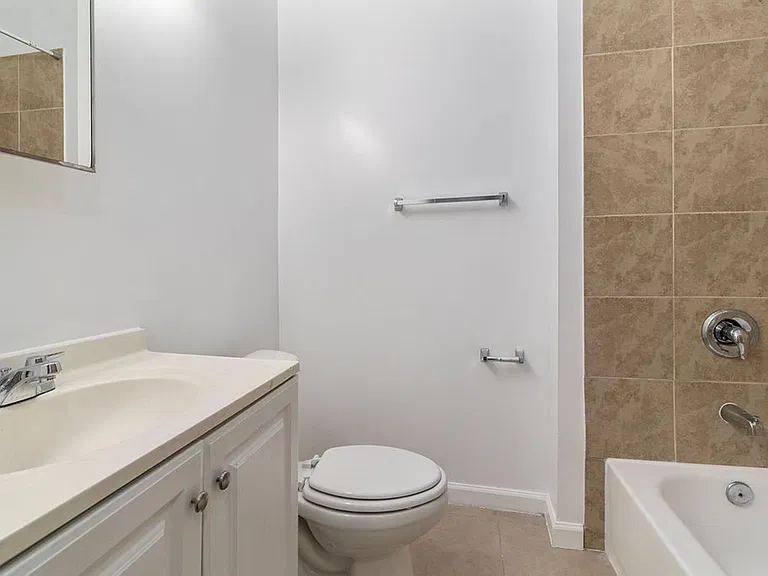 1150 17th St NE — Photo 5
