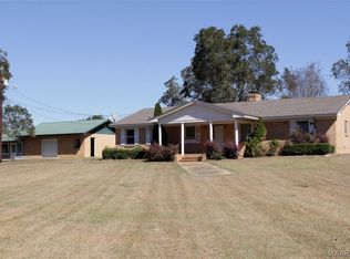 511 Lewis Rd, Deatsville, AL 36022
