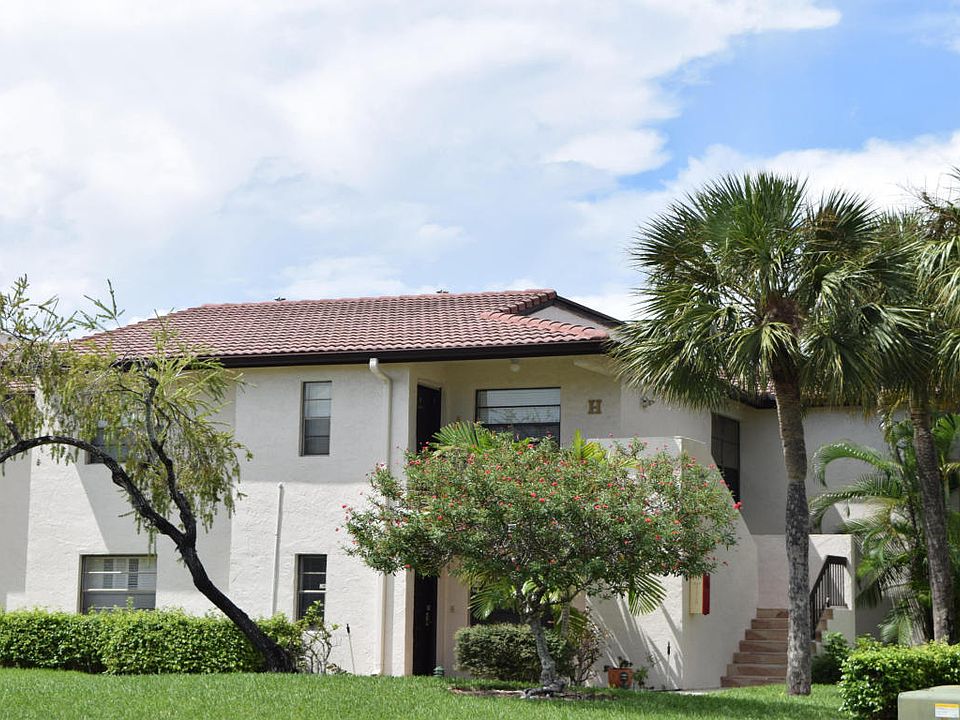 Home For Sale In Boca Lago