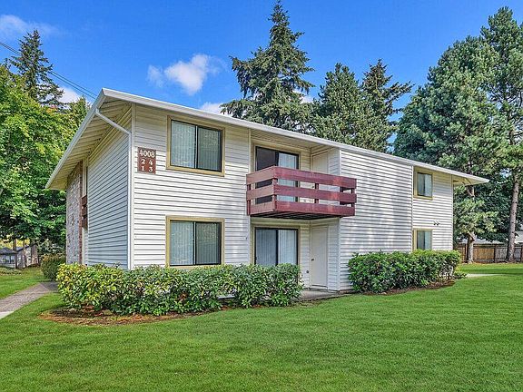 Exterior of Building Foothills Apartments Portland OR