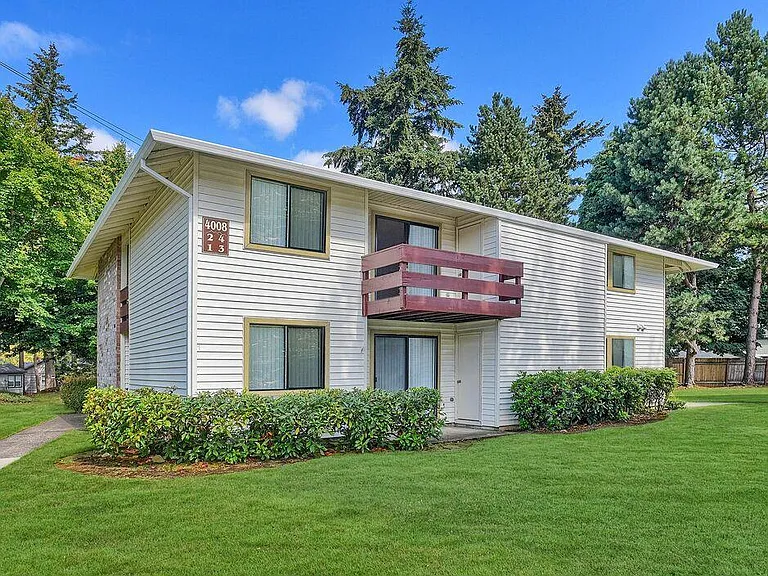 Exterior of Building Foothills Apartments Portland OR