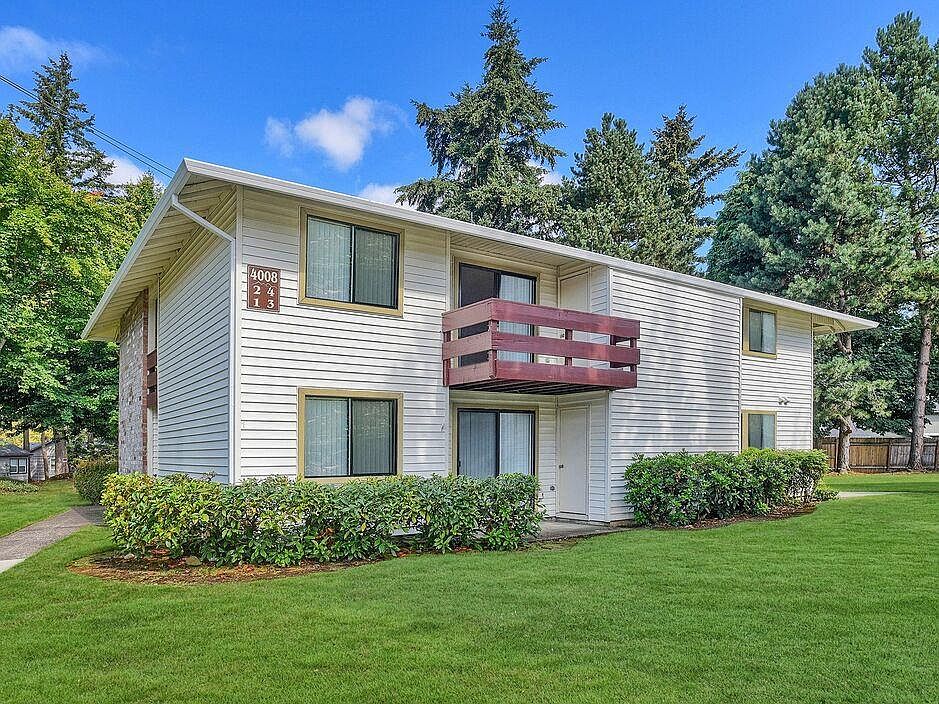 Exterior of Building Foothills Apartments Portland OR