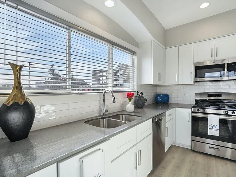 259 W Western Ave — Photo 5