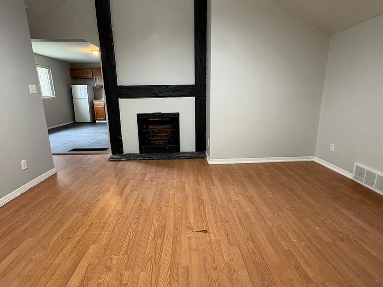 1059 Felix Ave #1 — Photo 9