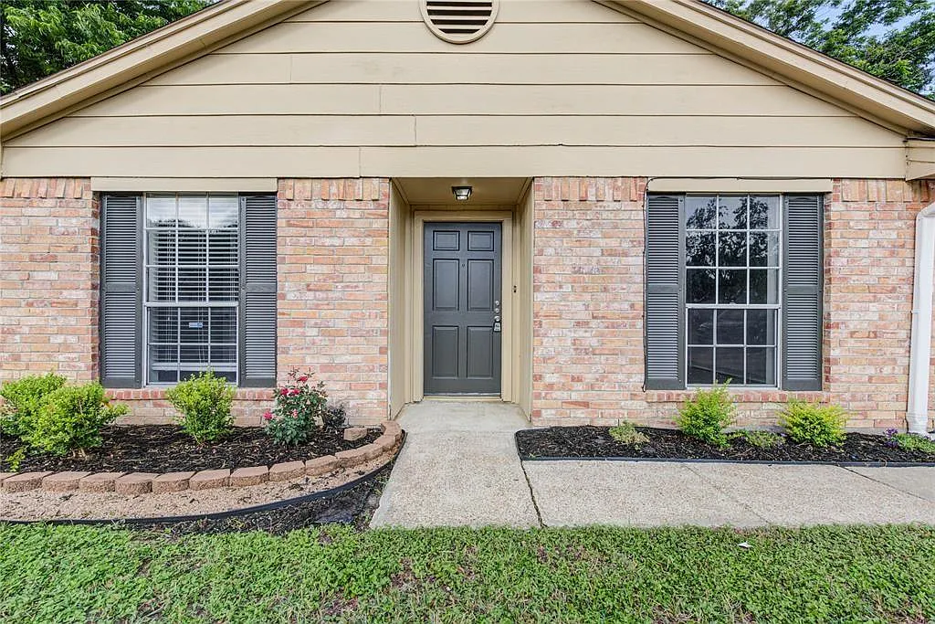 3 bed, 2.0 bath, 1695 sqft, $2,000 — Photo 1