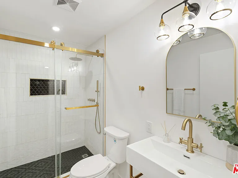 8506 Oak Ct — Photo 13