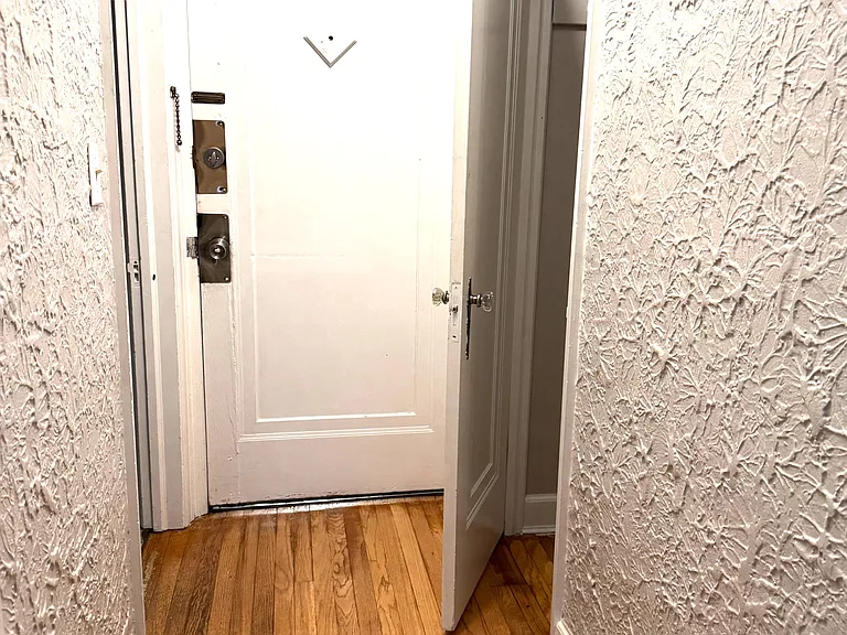 717 8th Ave N #4 — Photo 14