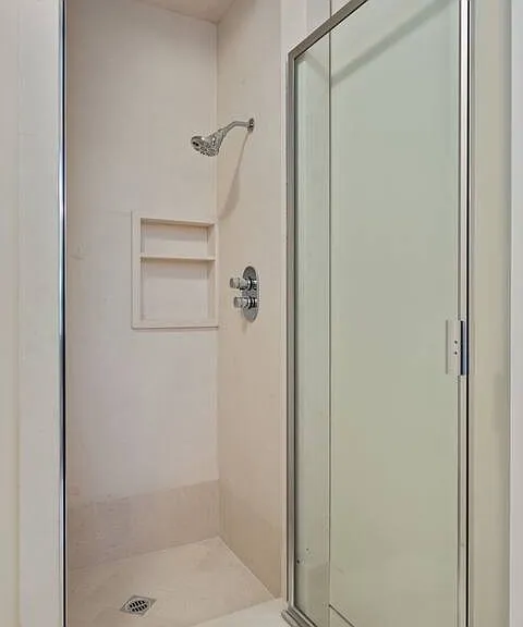 1673 Waynecrest Dr — Photo 17