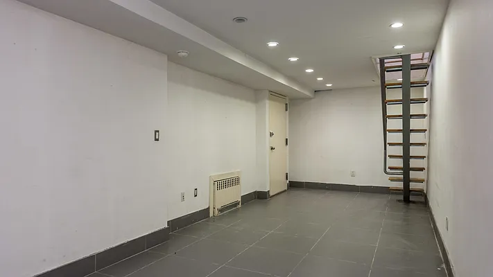 Rented by Nooklyn NYC LLC | media 18