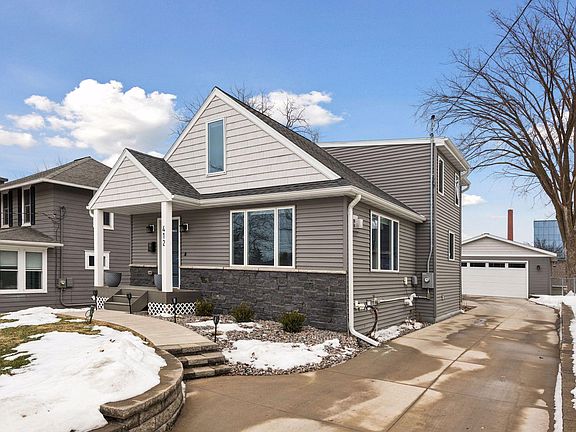 2nd image of 412 15th Ave SW