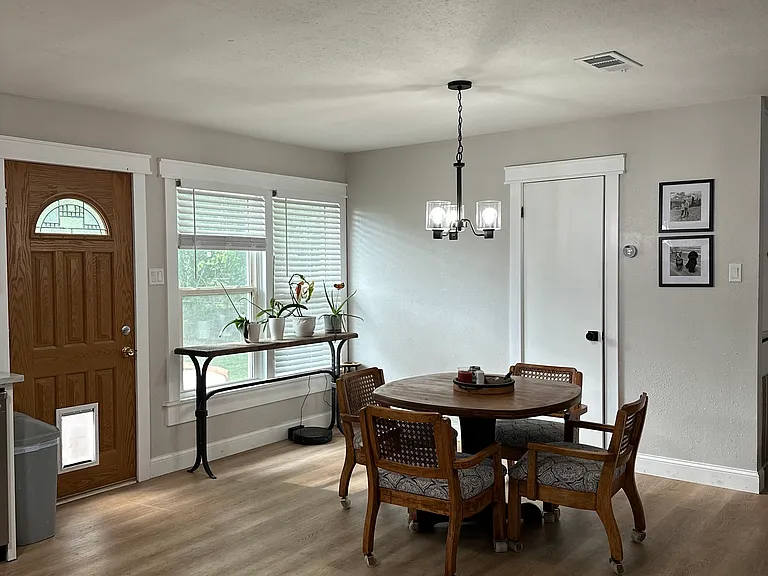402 Meadow Dr — Photo 7