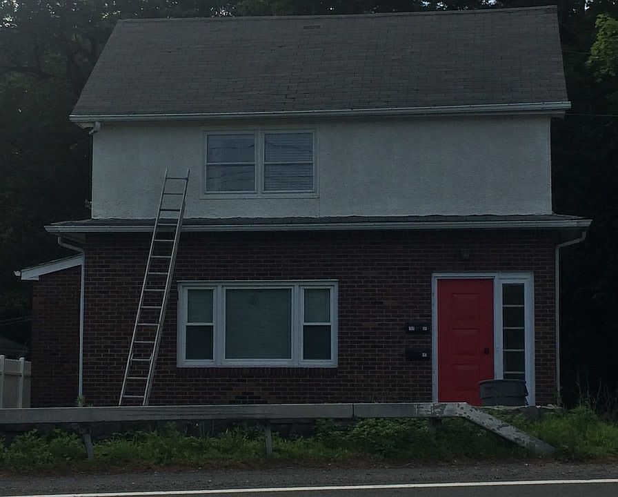 1st Floor Apt. in multifamily home.