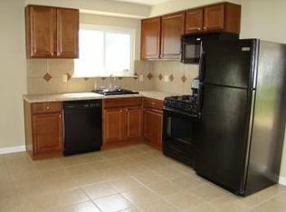 32201 Chester St, Garden City, MI 48135
