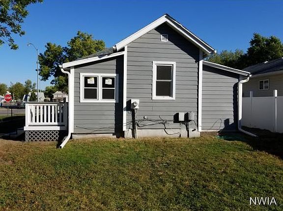 3rd image of 300 E 22nd St