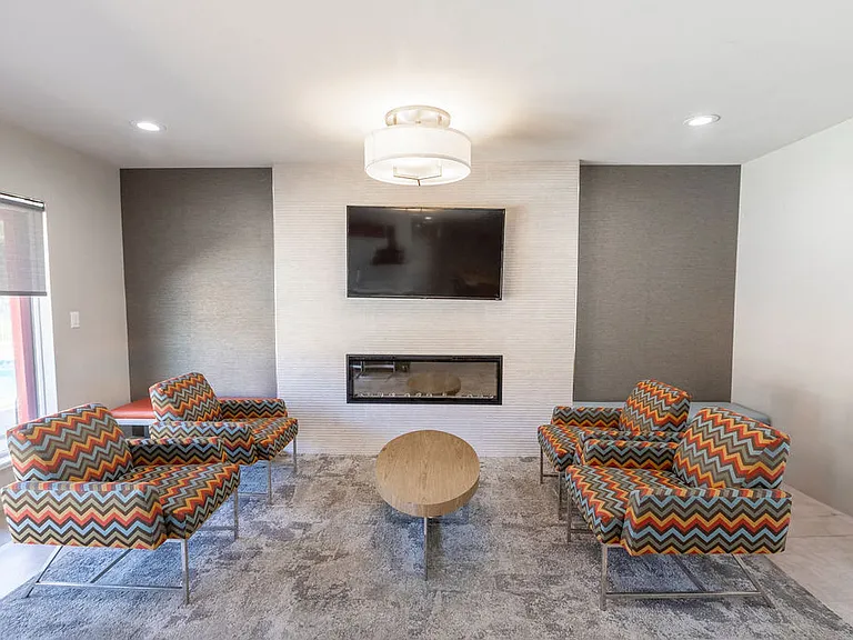 Cadena Apartments — Photo 16