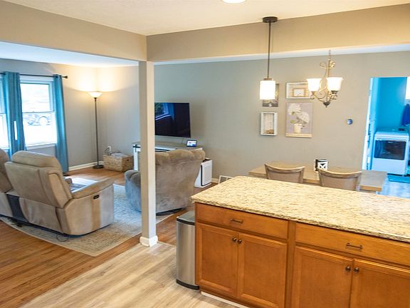4th image of 2053 N Shepherd Dr