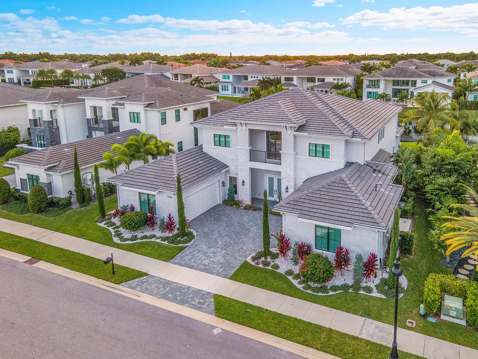 6 bed, 6.5 bath, 5340 sqft, $25,000 — Photo 4