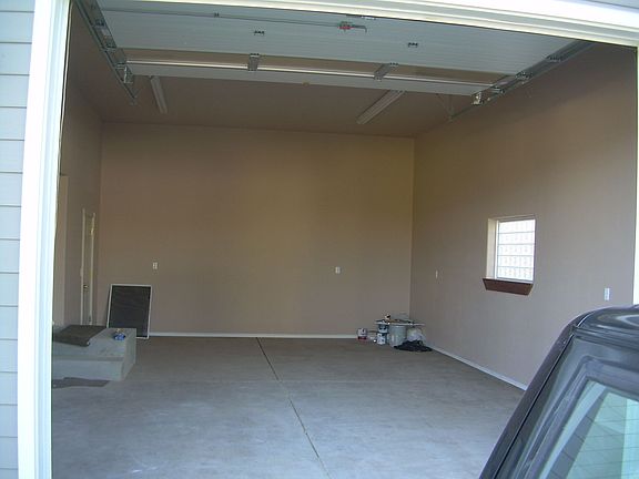 Oversized garage with 10ft roller door
