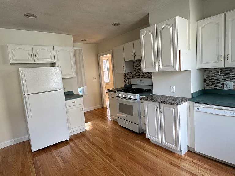 28 Avon St #1 — Photo 2