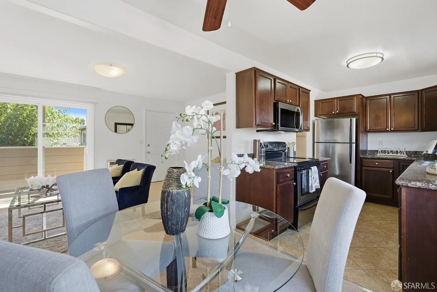 2 bed, 975 sqft, $3,195 — Photo 2