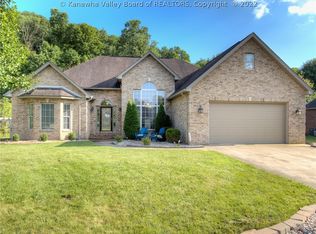 1029 Wethersfield Xing, Hurricane, WV 25526