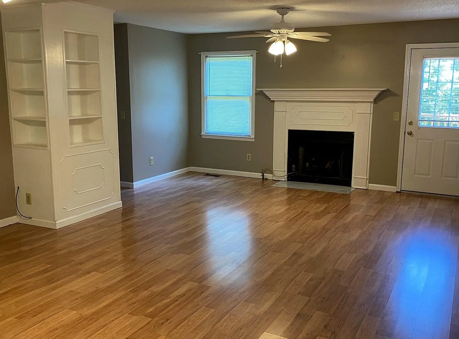 3 bed, 1981 sqft, $1,895 — Photo 2