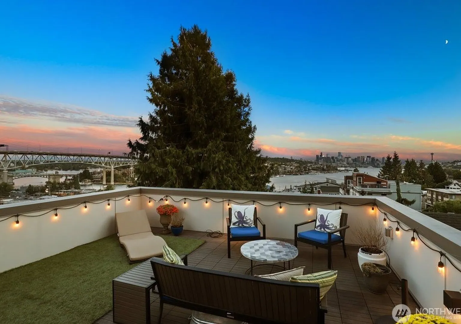 3Bd/3.5Ba Seattle Townhome — Photo 2