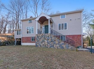 1 Goodwives River Rd, Darien, CT