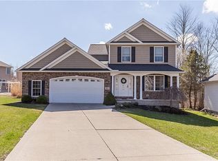 911 Lost Pond Pkwy, Chardon, OH 44024