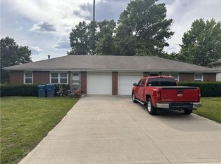 202/204 S Sterling Ave, Independence, MO 64054