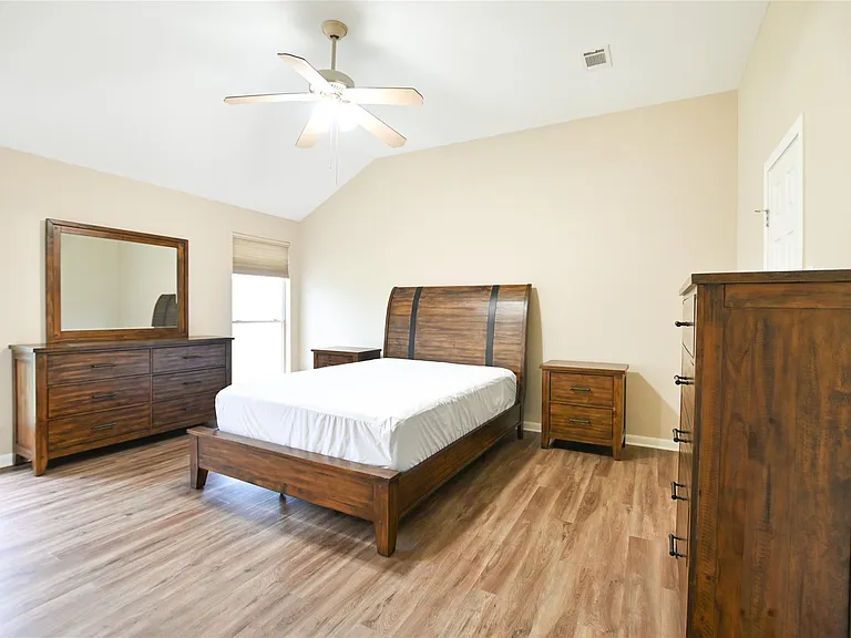 203 Colony Creek Dr — Photo 5