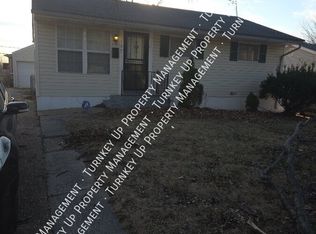 124 Perthshire Rd, Saint Louis, MO 63137