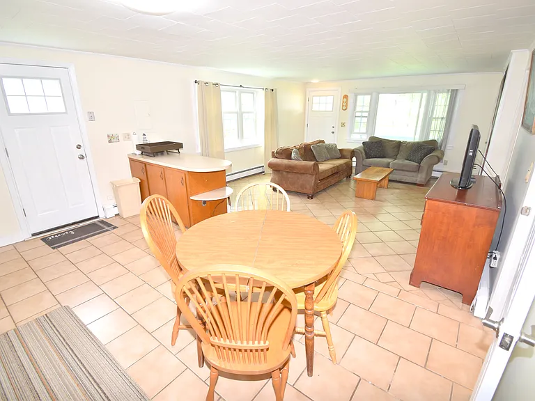 64 Hemlock Ave — Photo 9