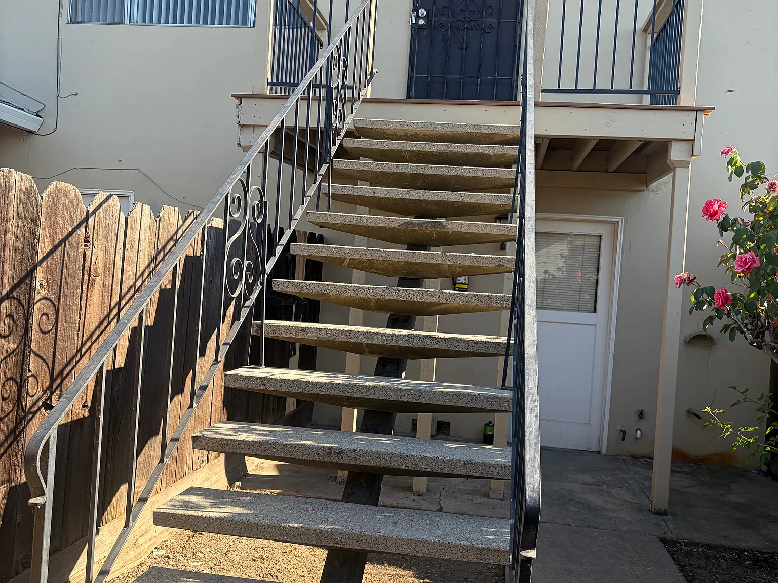 2 bed, 1100 sqft, $1,600 — Photo 2