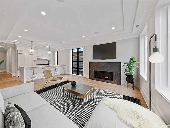 4th image of 2817 N Lakewood Ave #2