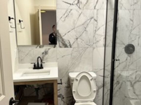 4th image of 1114 W Grand Ave