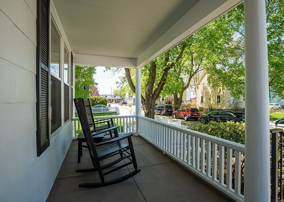 11 Collins St, Amesbury, MA 01913 Zillow