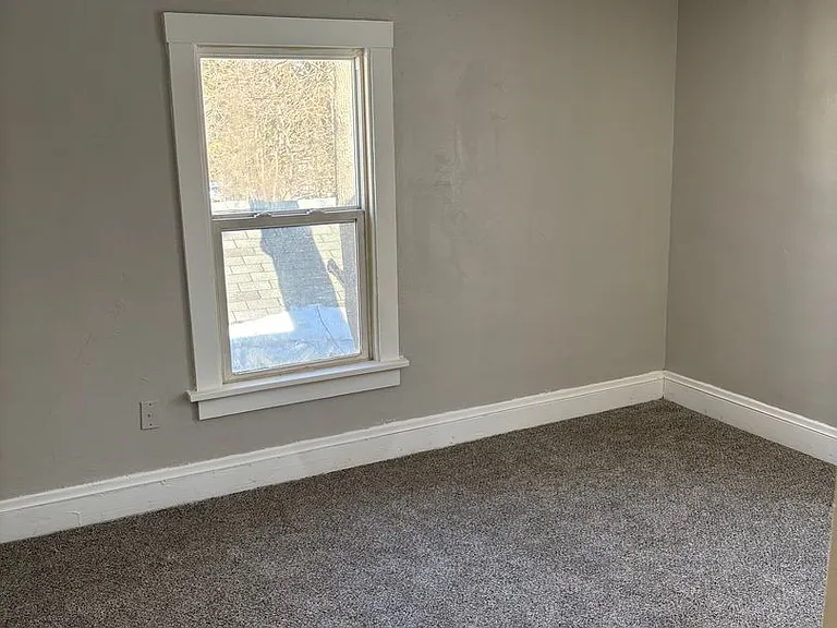 835 Carlysle St — Photo 2