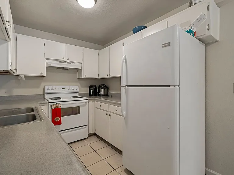 435 Maple St — Photo 29