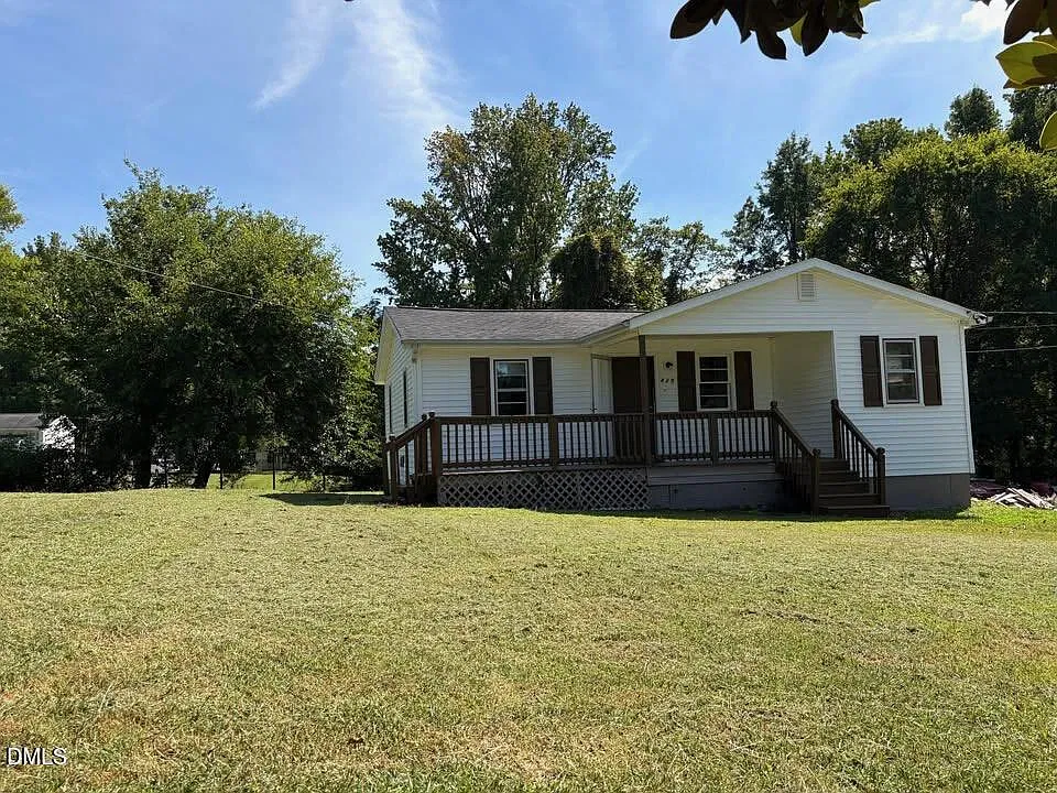 2 bed, 1.0 bath, 884 sqft, $1,400 — Photo 3