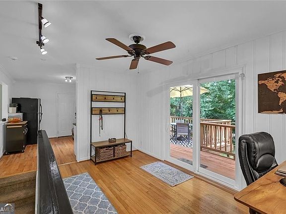 5th image of 1095 Latham Rd