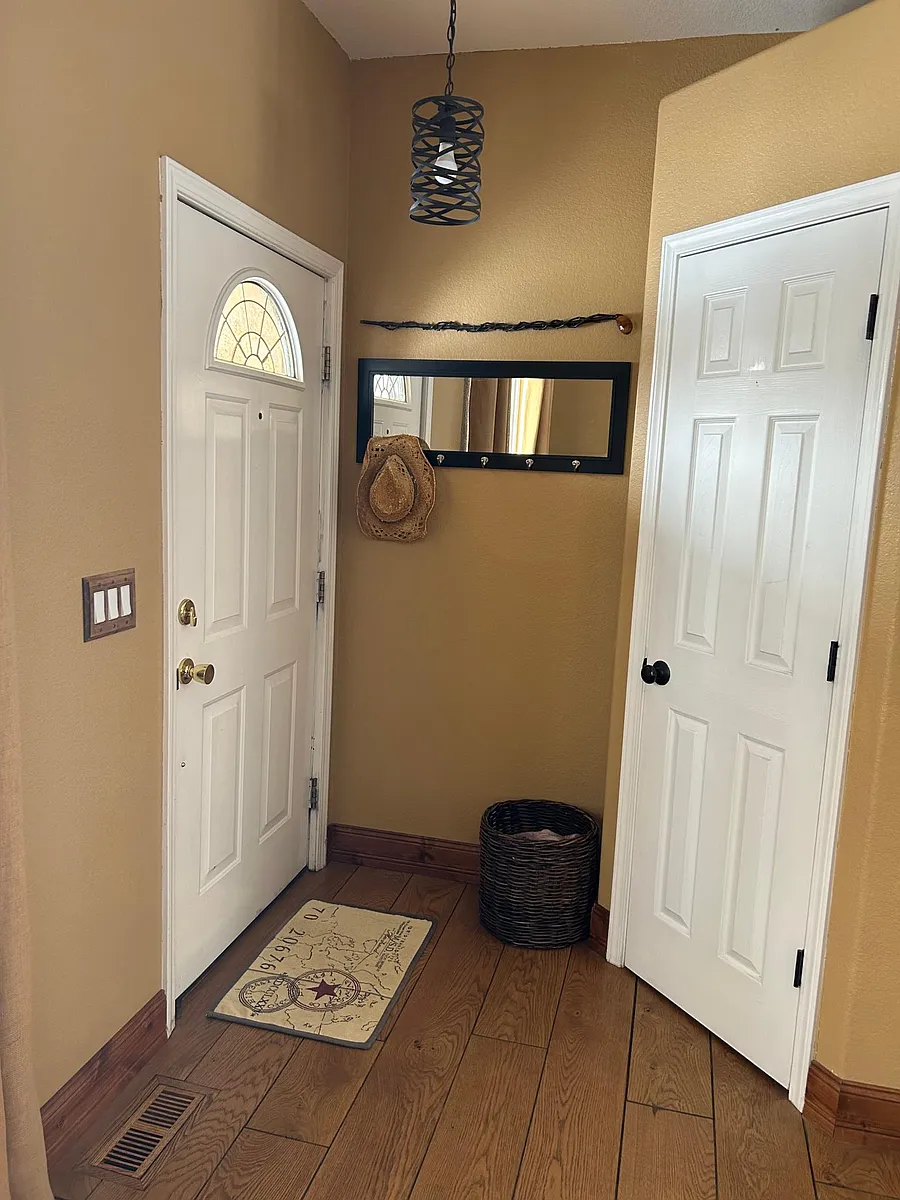 Foyer - 5662 Stable Ct