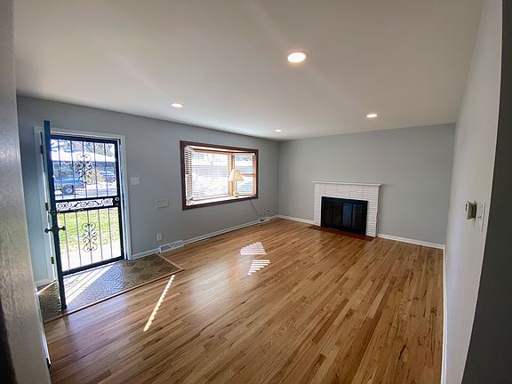 Living room with gas fireplace
