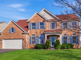 1718 Belcourt Ln, Elgin, IL 60120