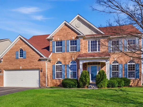 1718 Belcourt Ln, Elgin, IL 60120