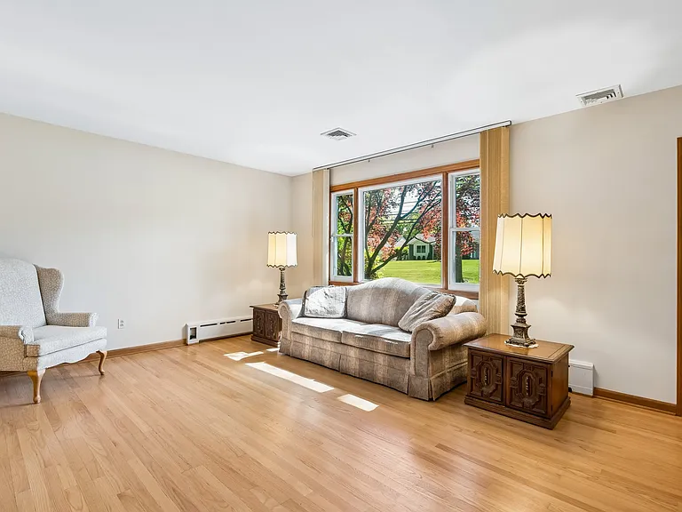 186 W Northfield Rd — Photo 9